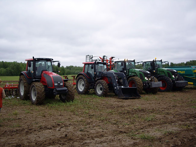 day-field-2008-yaroslavl-valtra-fendt-3.jpg