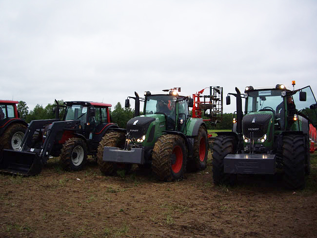 day-field-2008-yaroslavl-valtra-fendt-6.jpg