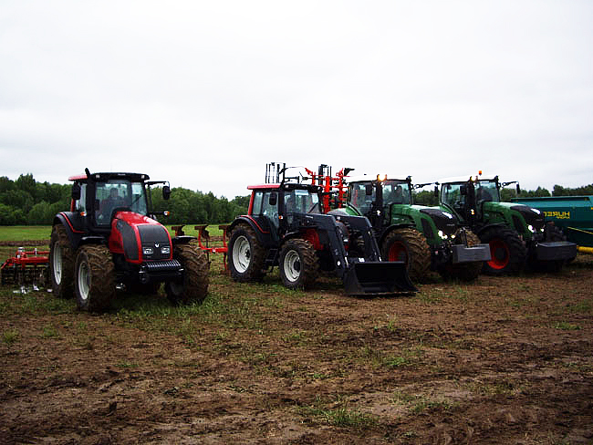 day-field-2008-yaroslavl-valtra-fendt-8.jpg