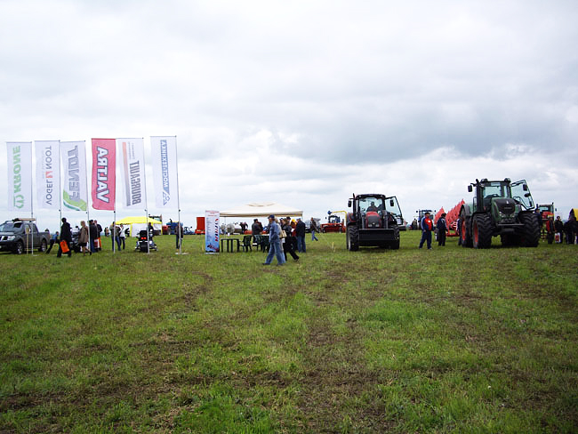 den-polia-ivanovo-2008-valtra-fendt-1.jpg