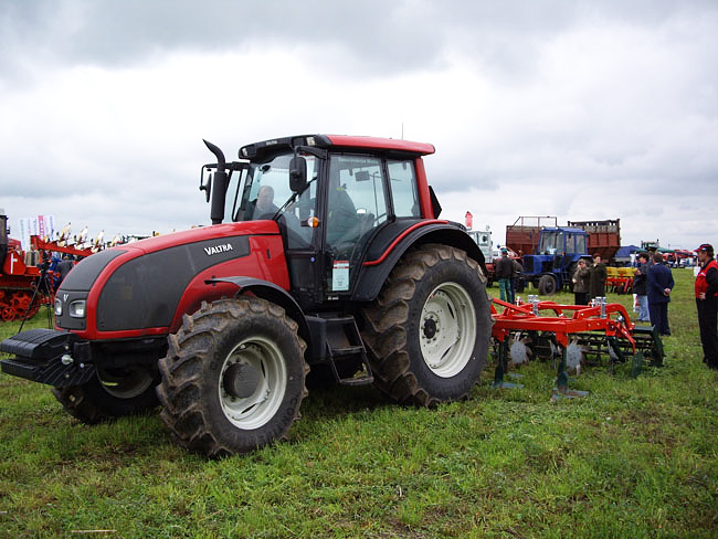 den-polia-ivanovo-2008-valtra-fendt-10.jpg