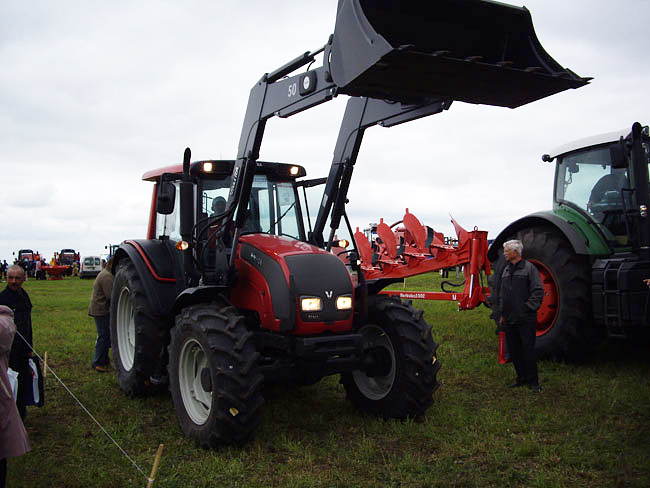 den-polia-ivanovo-2008-valtra-fendt-13.jpg