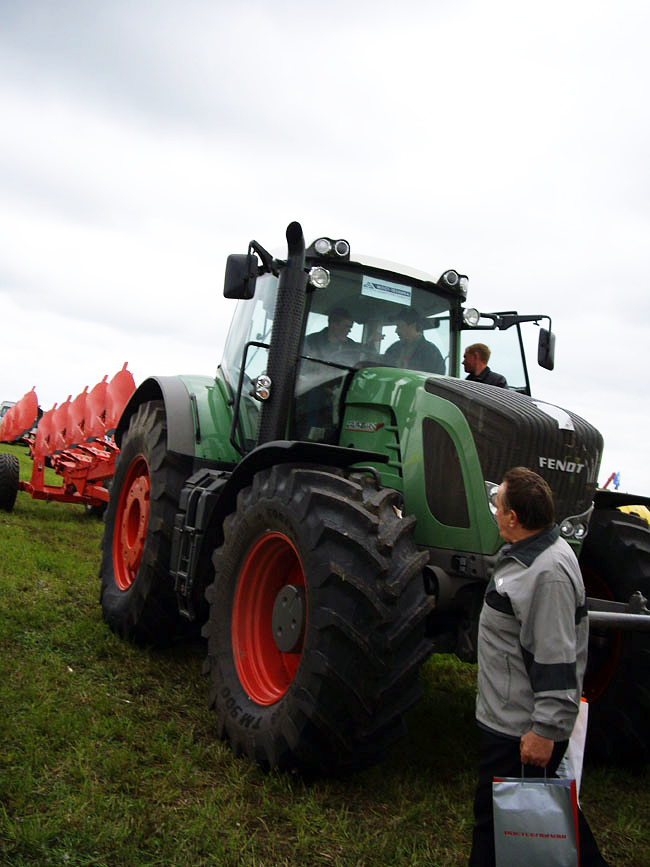 den-polia-ivanovo-2008-valtra-fendt-6.jpg