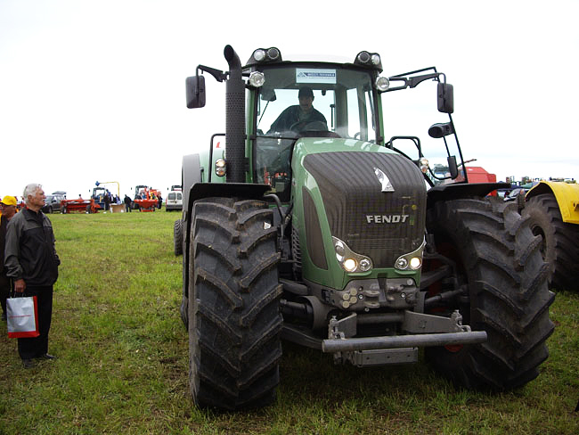 den-polia-ivanovo-2008-valtra-fendt-7.jpg