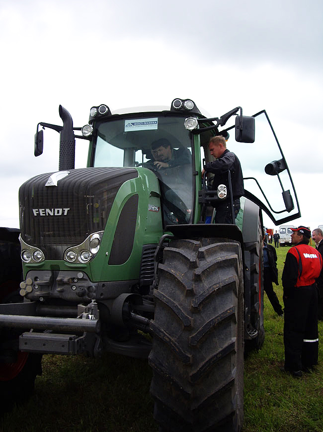 den-polia-ivanovo-2008-valtra-fendt-8.jpg