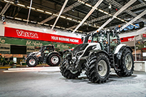 Tractor_Valtra_T4_Series_006_Exhibition_SIMA_2015-.jpg