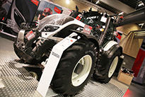 Tractor_Valtra_T4_Series_007_Exhibition_SIMA_2015-.jpg