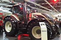 Tractor_Valtra_T4_series_008_Exhibition_SIMA_2015-.jpg