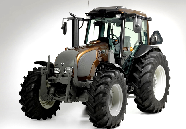 Valtra_A_HiTech_01_650_450.jpg