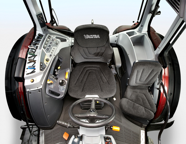 Valtra_T4_Series_056_650_Cabin.jpg