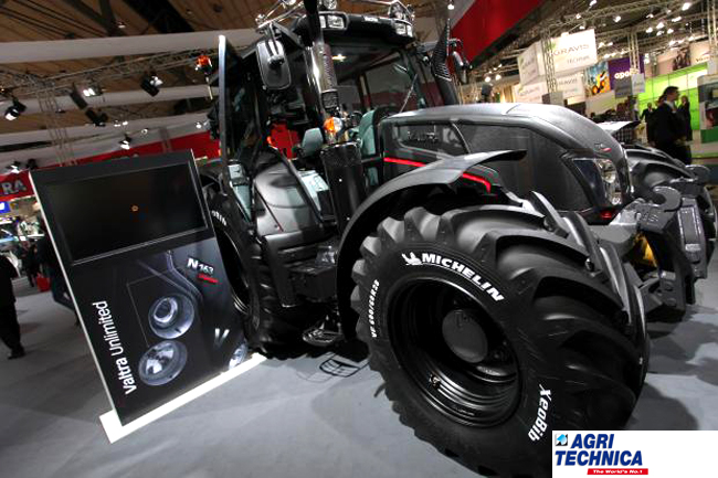 Valtra_Unlimited_00.jpg